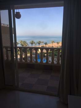 Furnished apartment with pool and beach!El Ahyaa